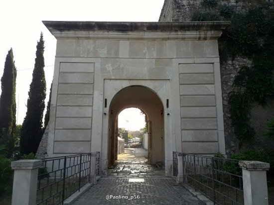 Gate Charles III